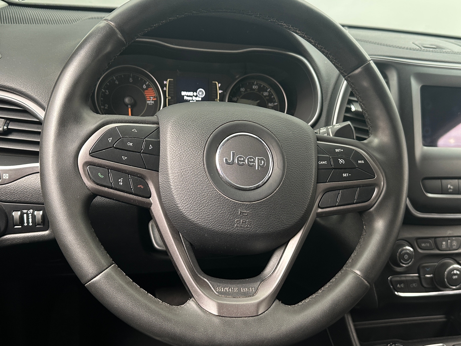 Thumbnail: 2020 Jeep Cherokee - 5