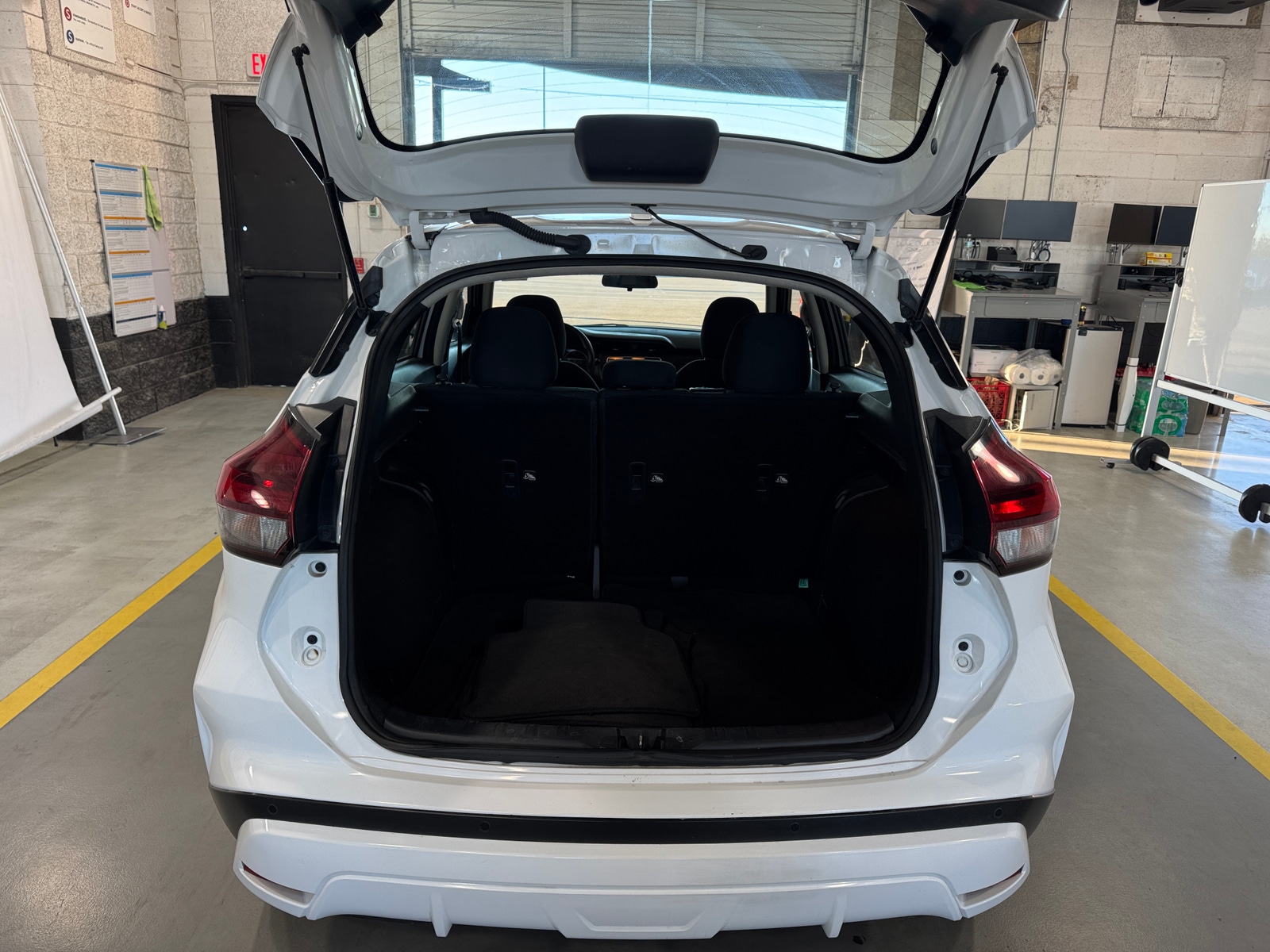 Thumbnail: 2023 Nissan Kicks - 7