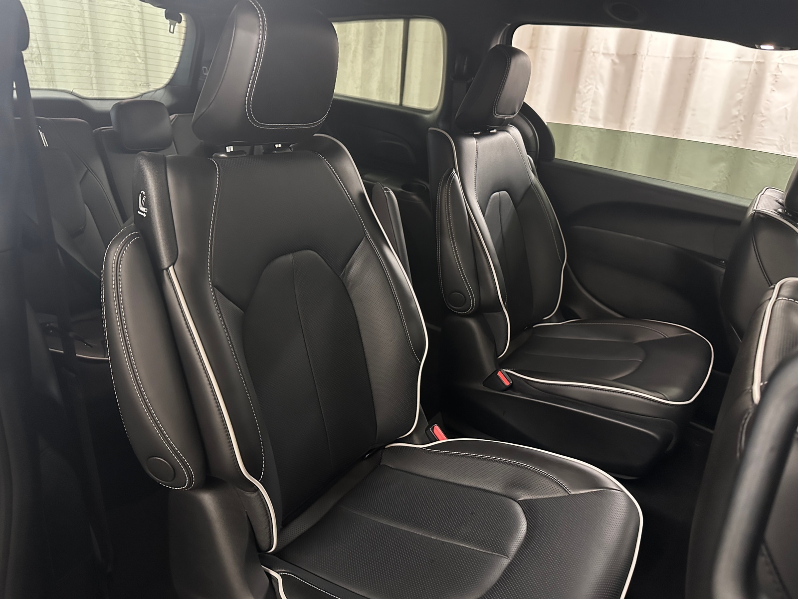 Thumbnail: 2023 Chrysler Pacifica - 5