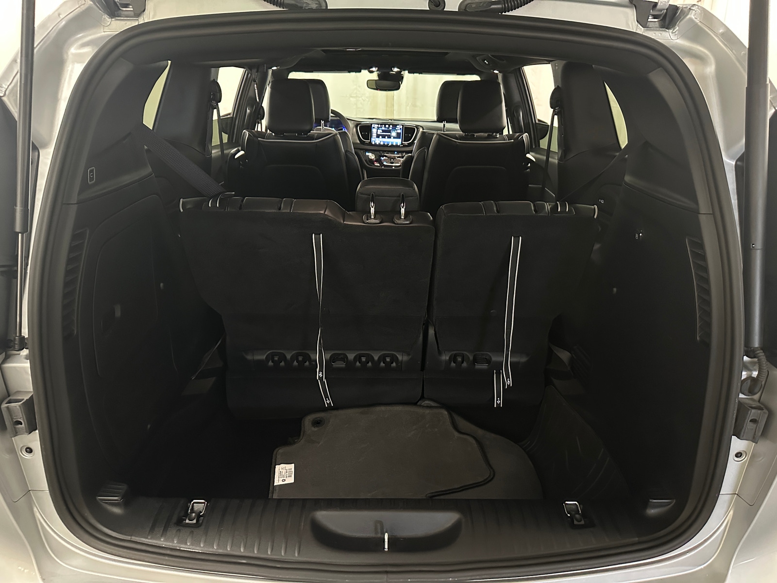 Thumbnail: 2023 Chrysler Pacifica - 6