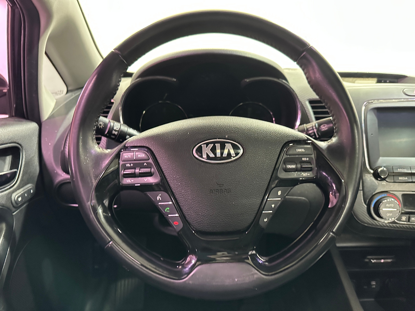 Thumbnail: 2017 Kia Forte - 4
