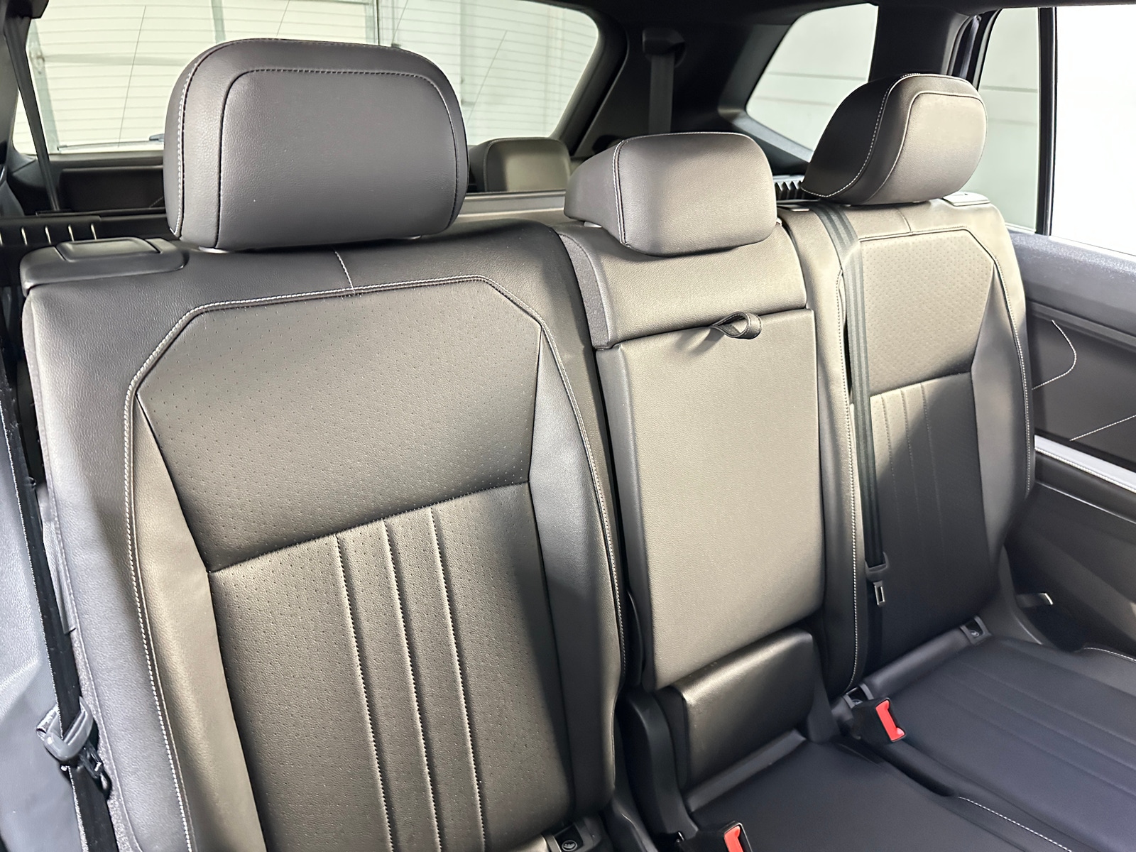 Thumbnail: 2022 Volkswagen Tiguan - 5