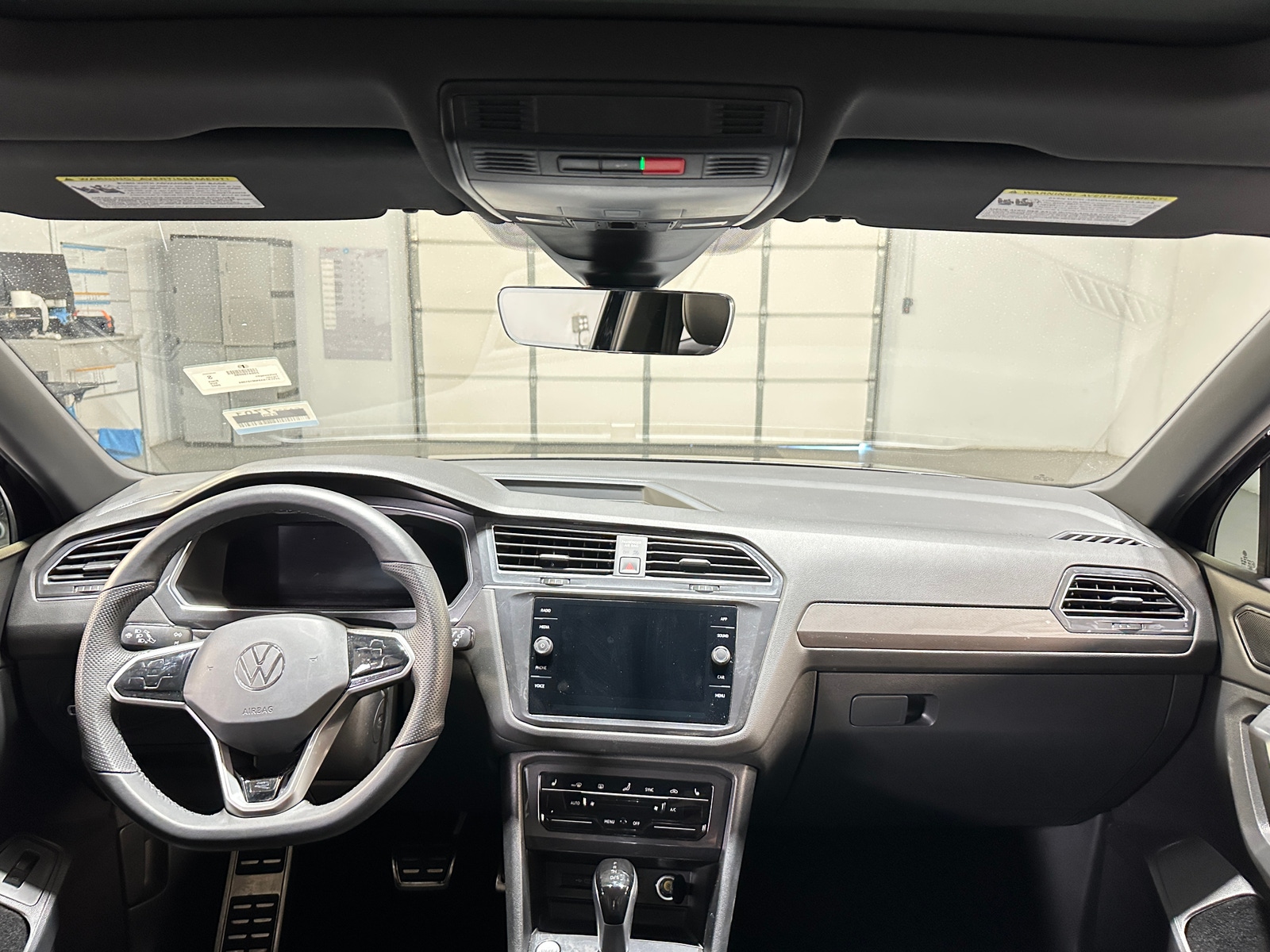 Thumbnail: 2022 Volkswagen Tiguan - 2