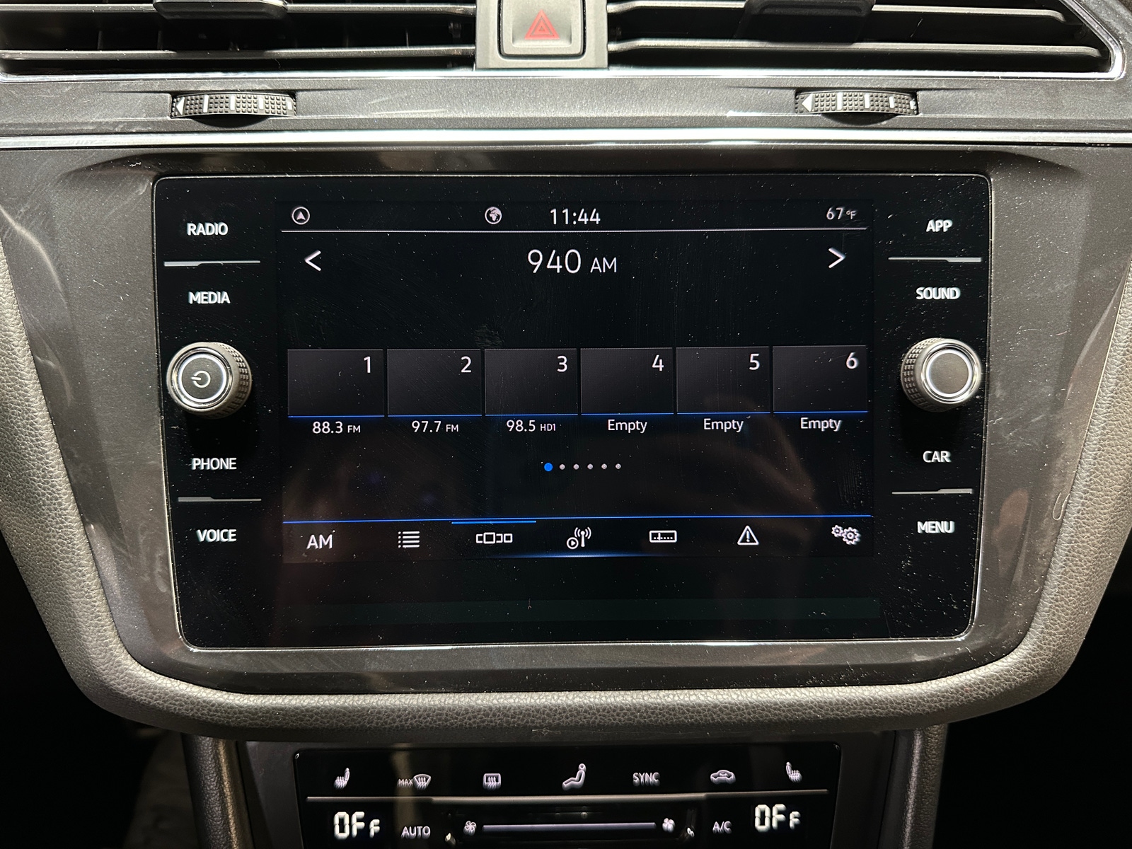 Thumbnail: 2022 Volkswagen Tiguan - 3