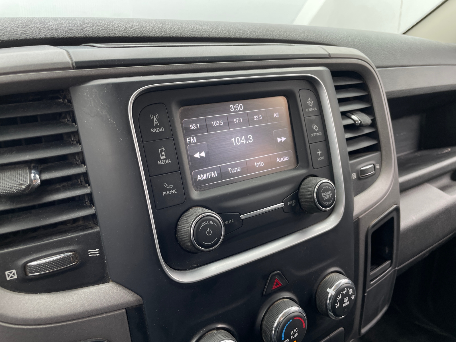 Thumbnail: 2022 RAM 1500 Classic - 3