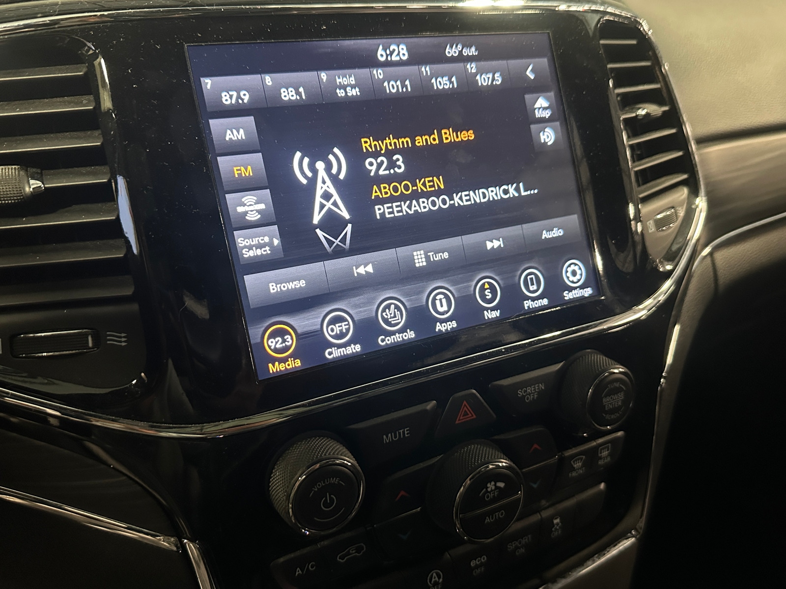 Thumbnail: 2020 Jeep Grand Cherokee - 4