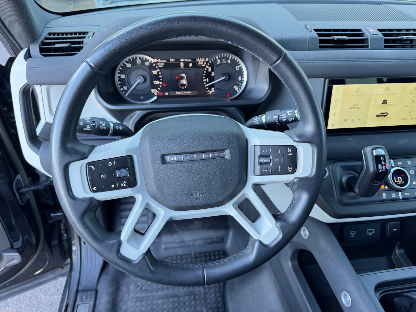 Thumbnail: 2023 Land Rover Defender - 4