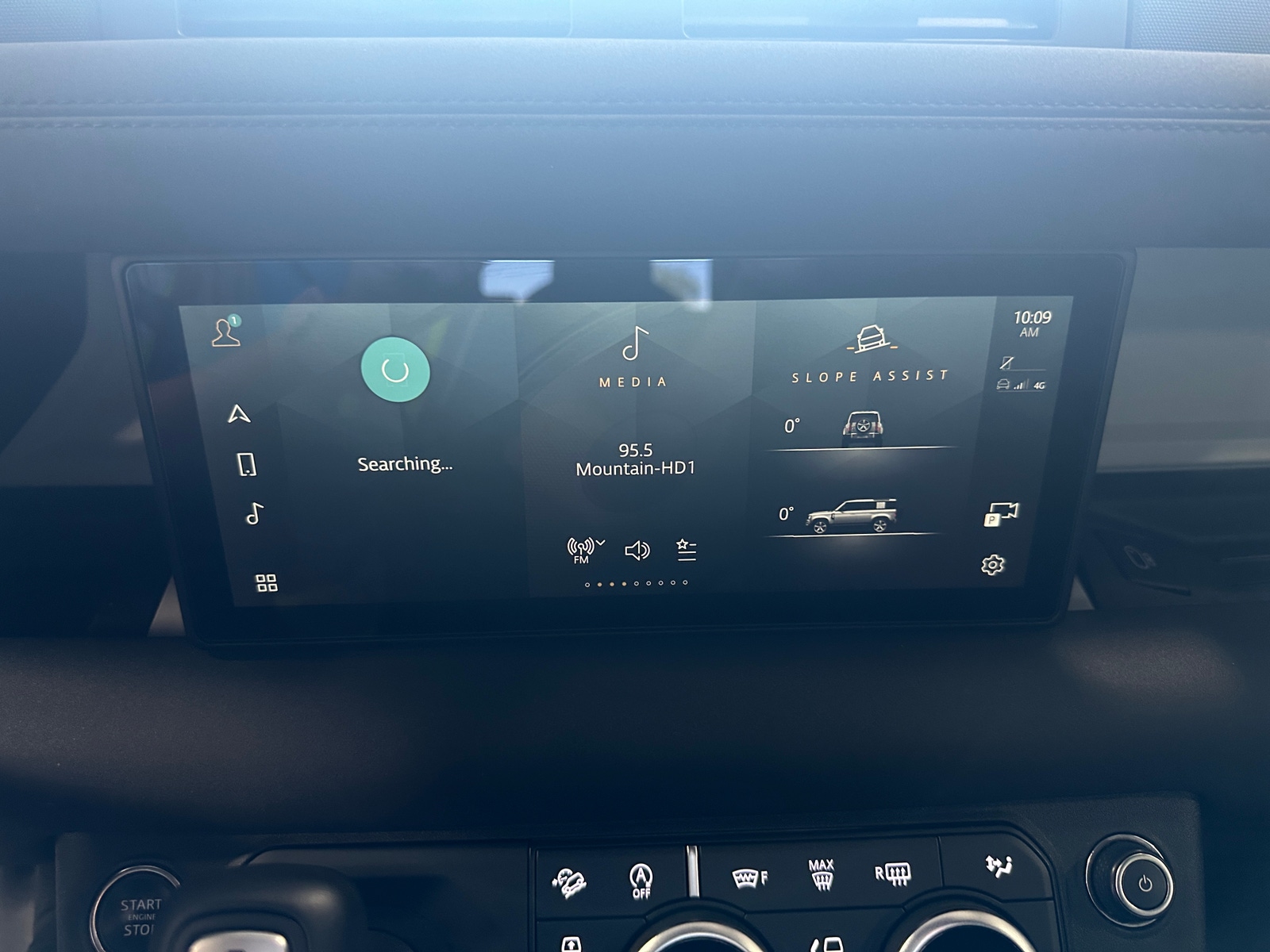 Thumbnail: 2023 Land Rover Defender - 3