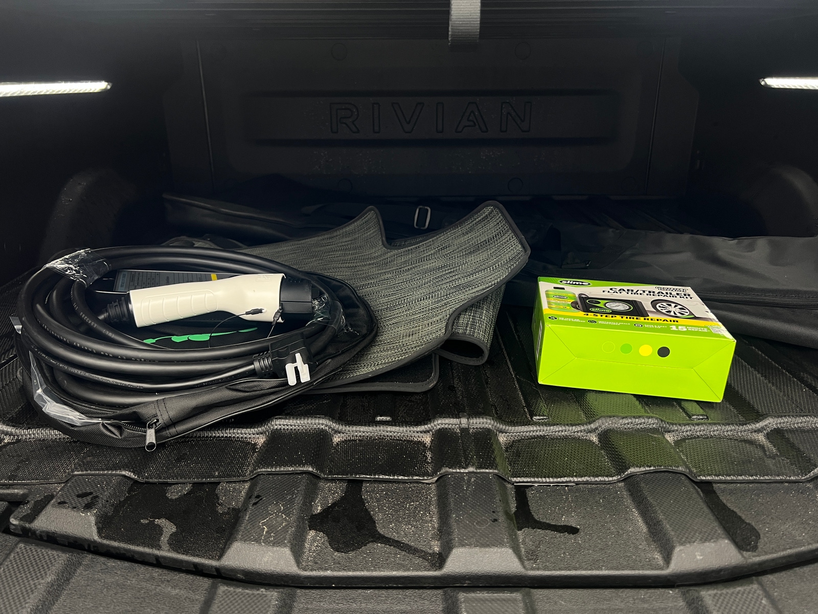 Thumbnail: 2022 Rivian R1T - 6