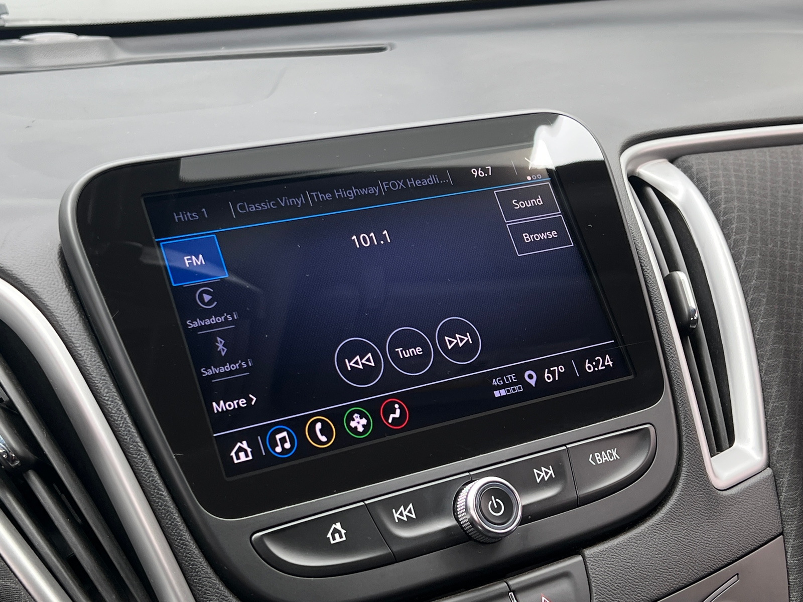 Thumbnail: 2022 Chevrolet Malibu - 4