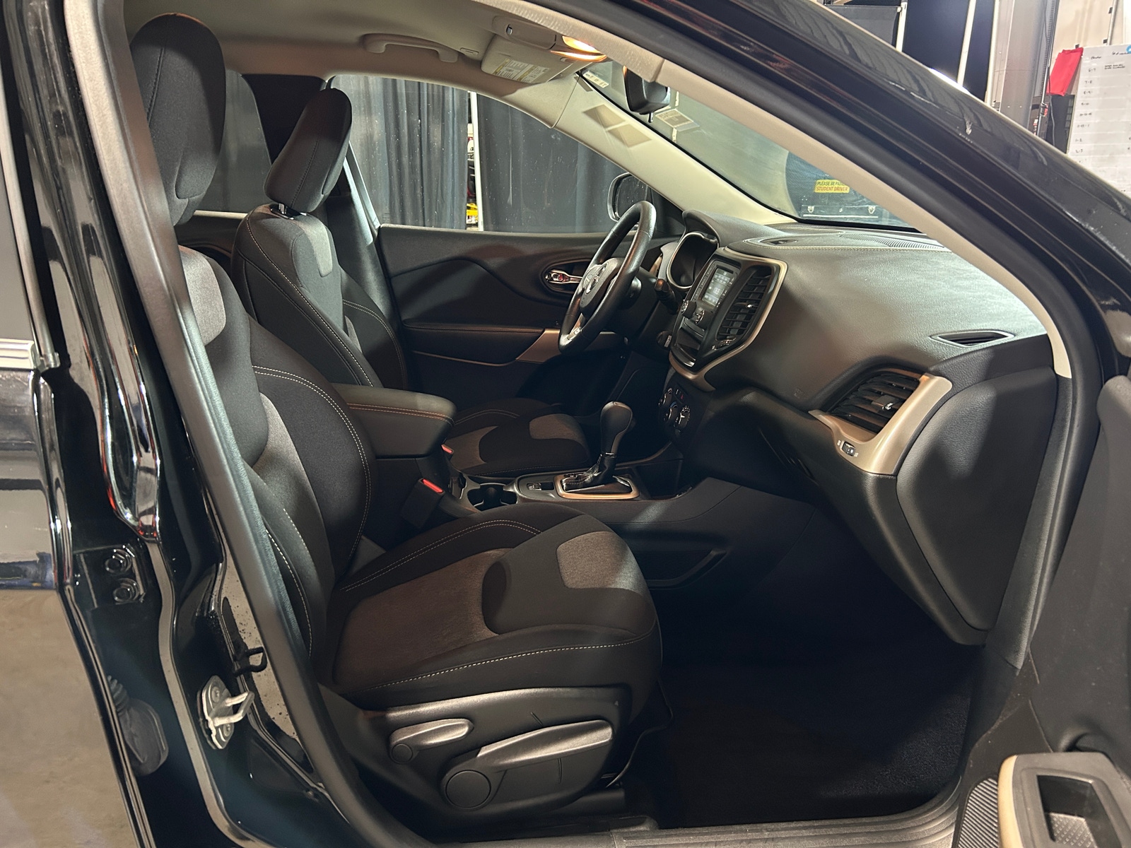 Thumbnail: 2018 Jeep Cherokee - 2