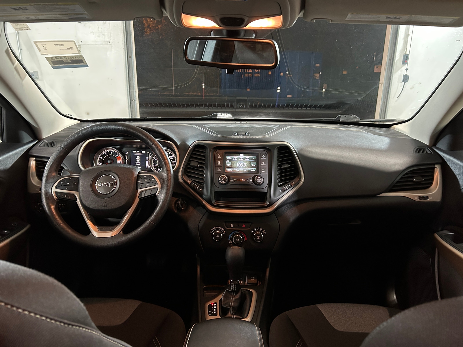 Thumbnail: 2018 Jeep Cherokee - 3