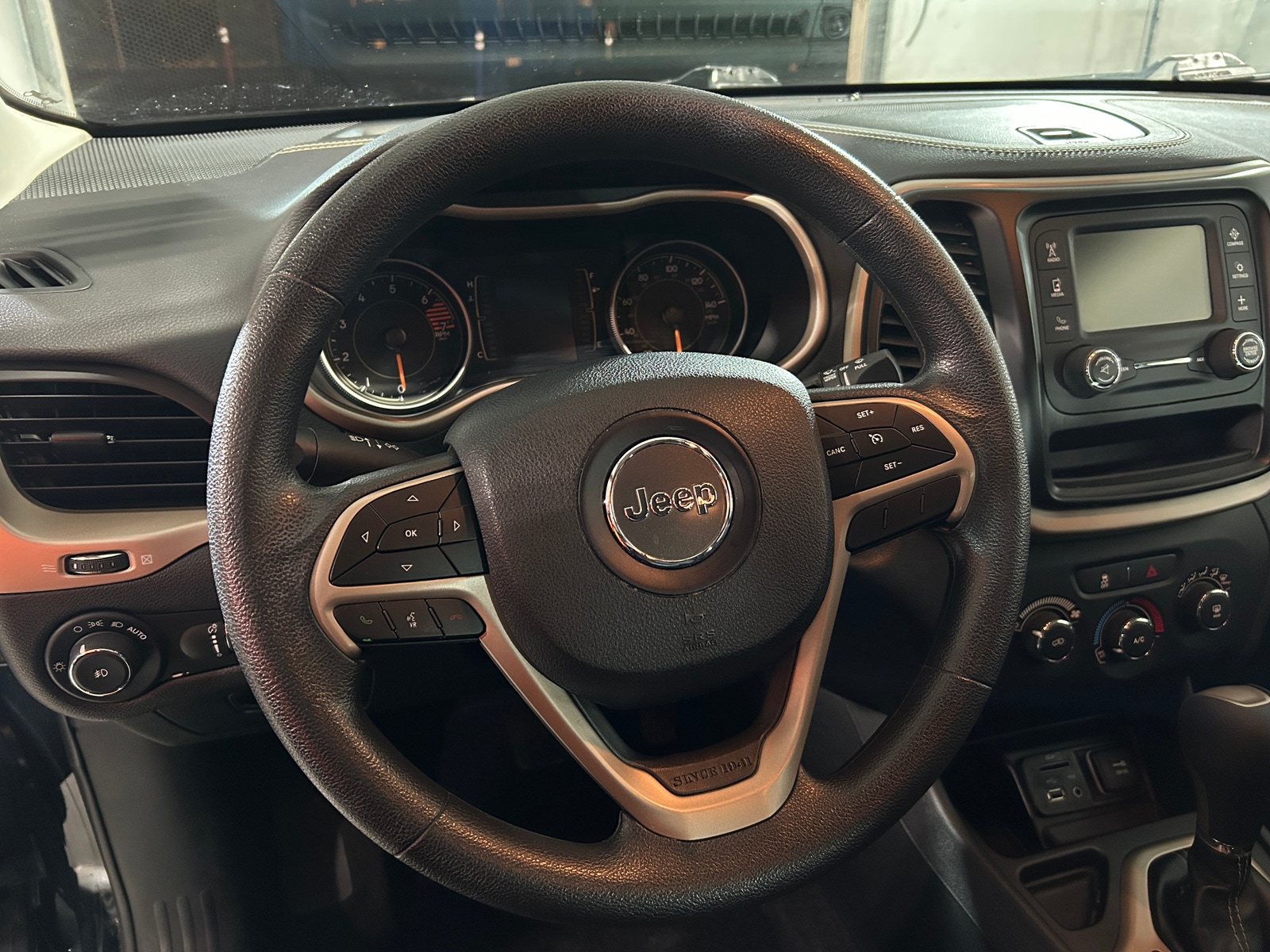 Thumbnail: 2018 Jeep Cherokee - 5