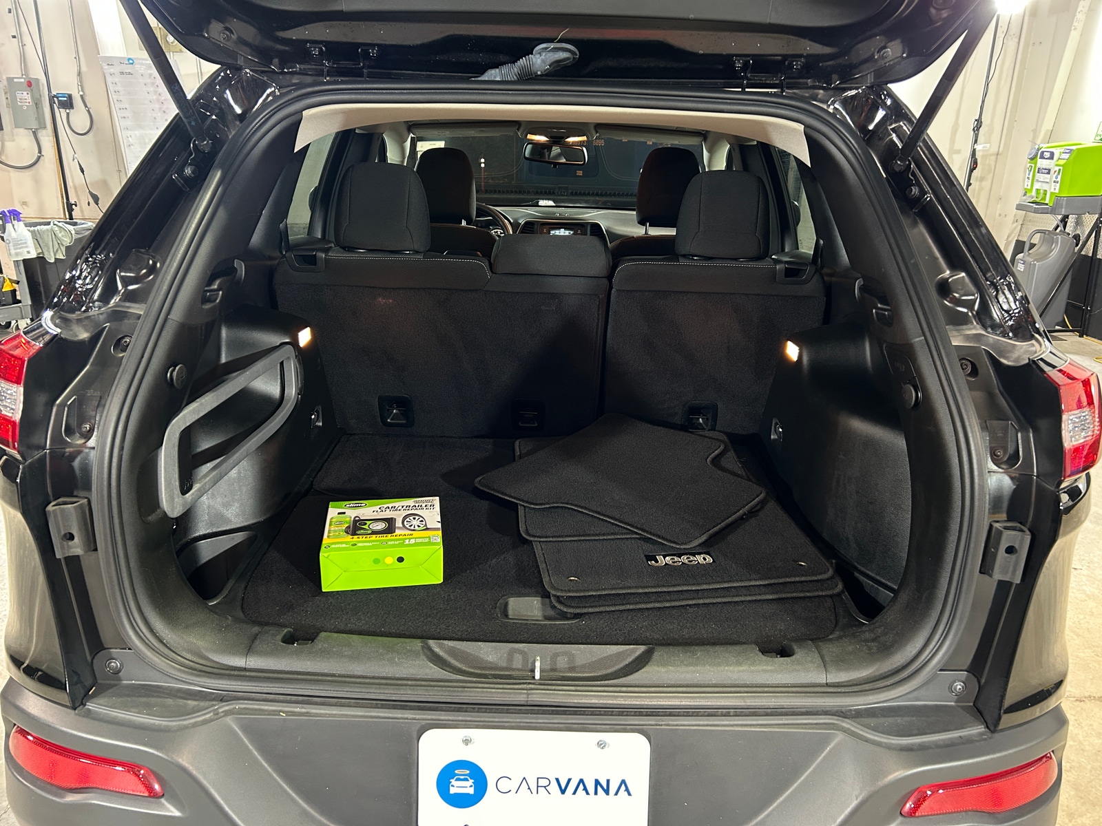 Thumbnail: 2018 Jeep Cherokee - 7