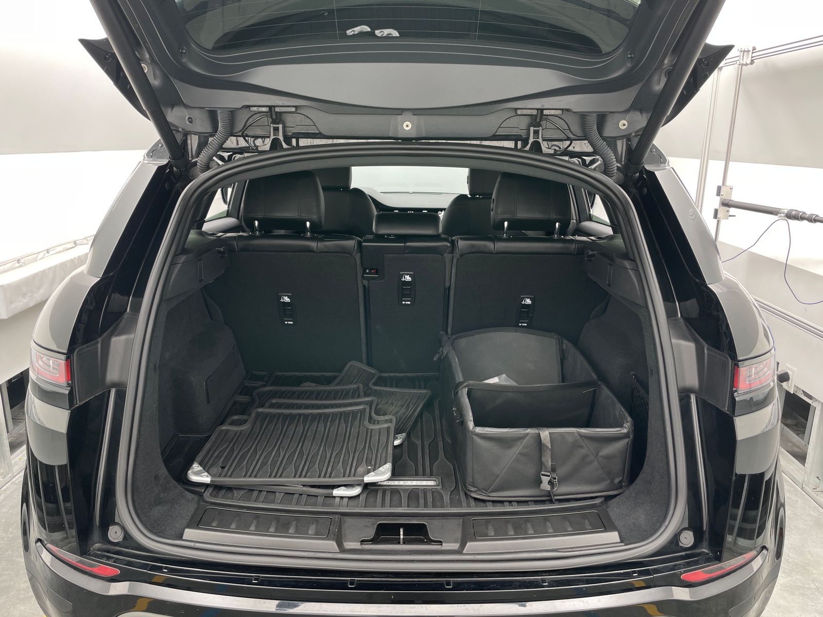 Thumbnail: 2020 Land Rover Range Rover Evoque - 6