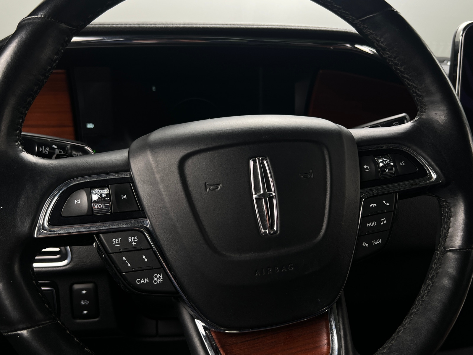 Thumbnail: 2020 Lincoln Navigator - 4