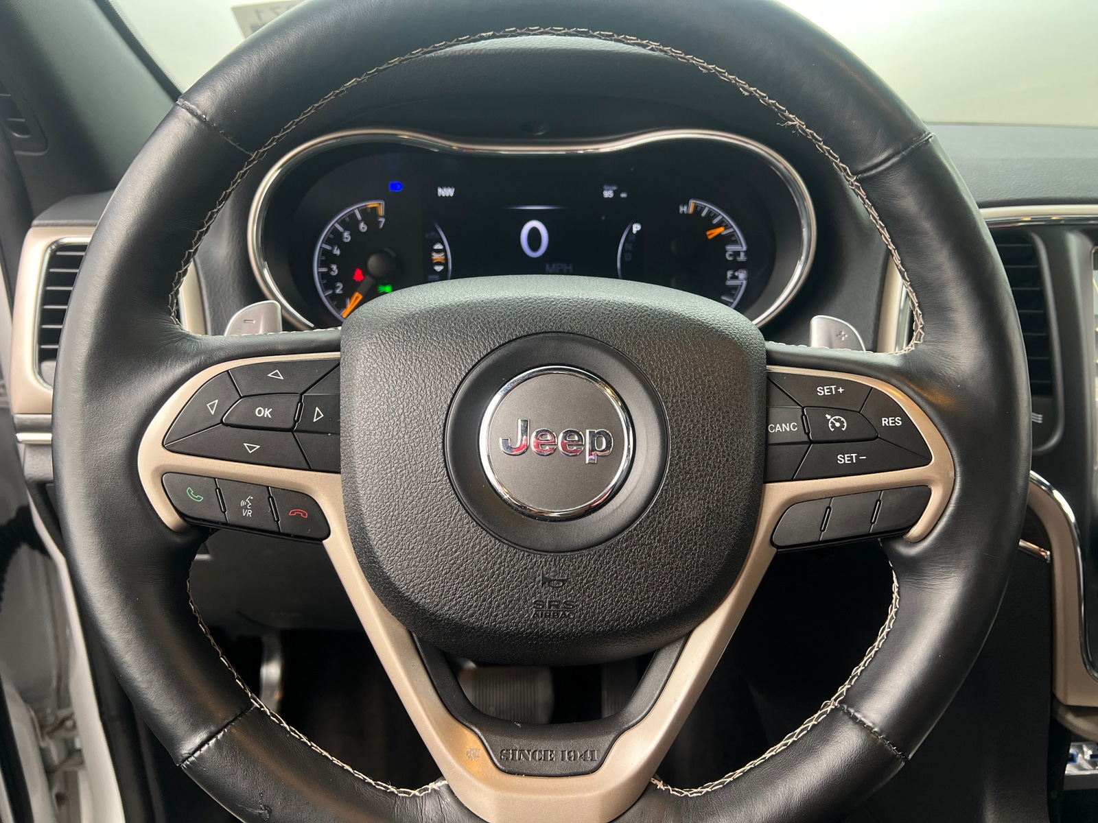 Thumbnail: 2017 Jeep Grand Cherokee - 4