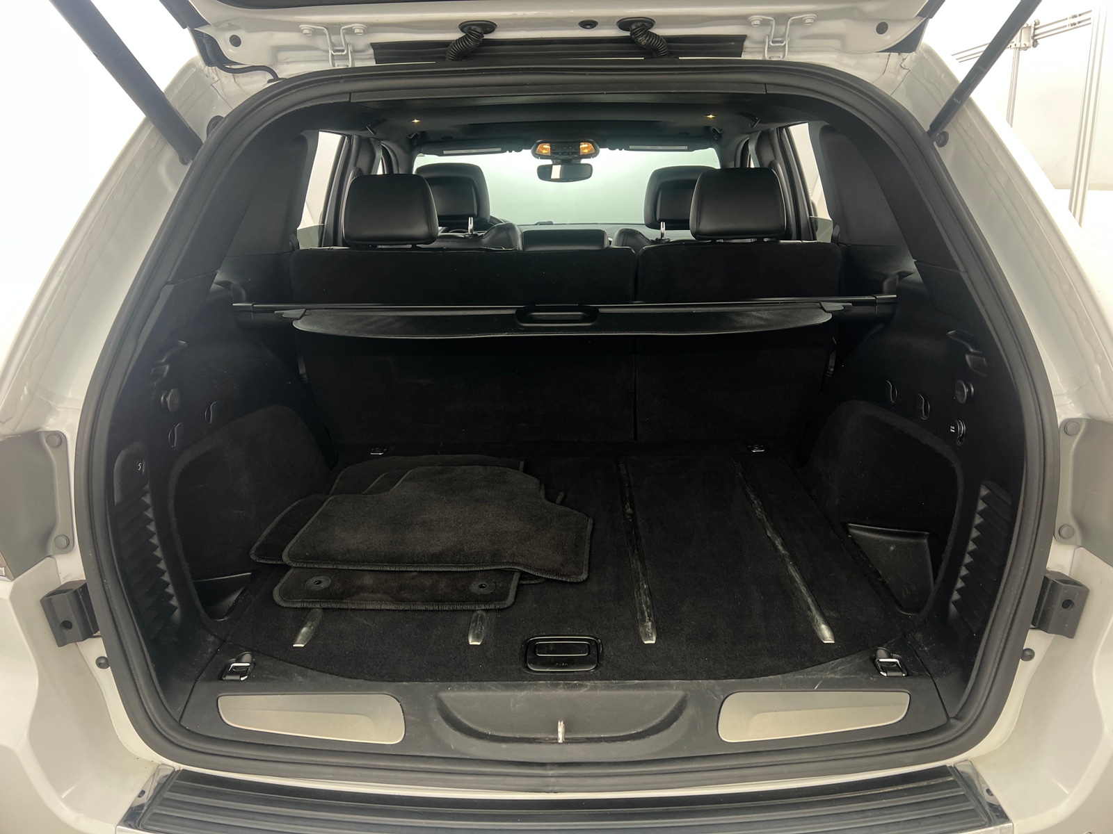 Thumbnail: 2017 Jeep Grand Cherokee - 6