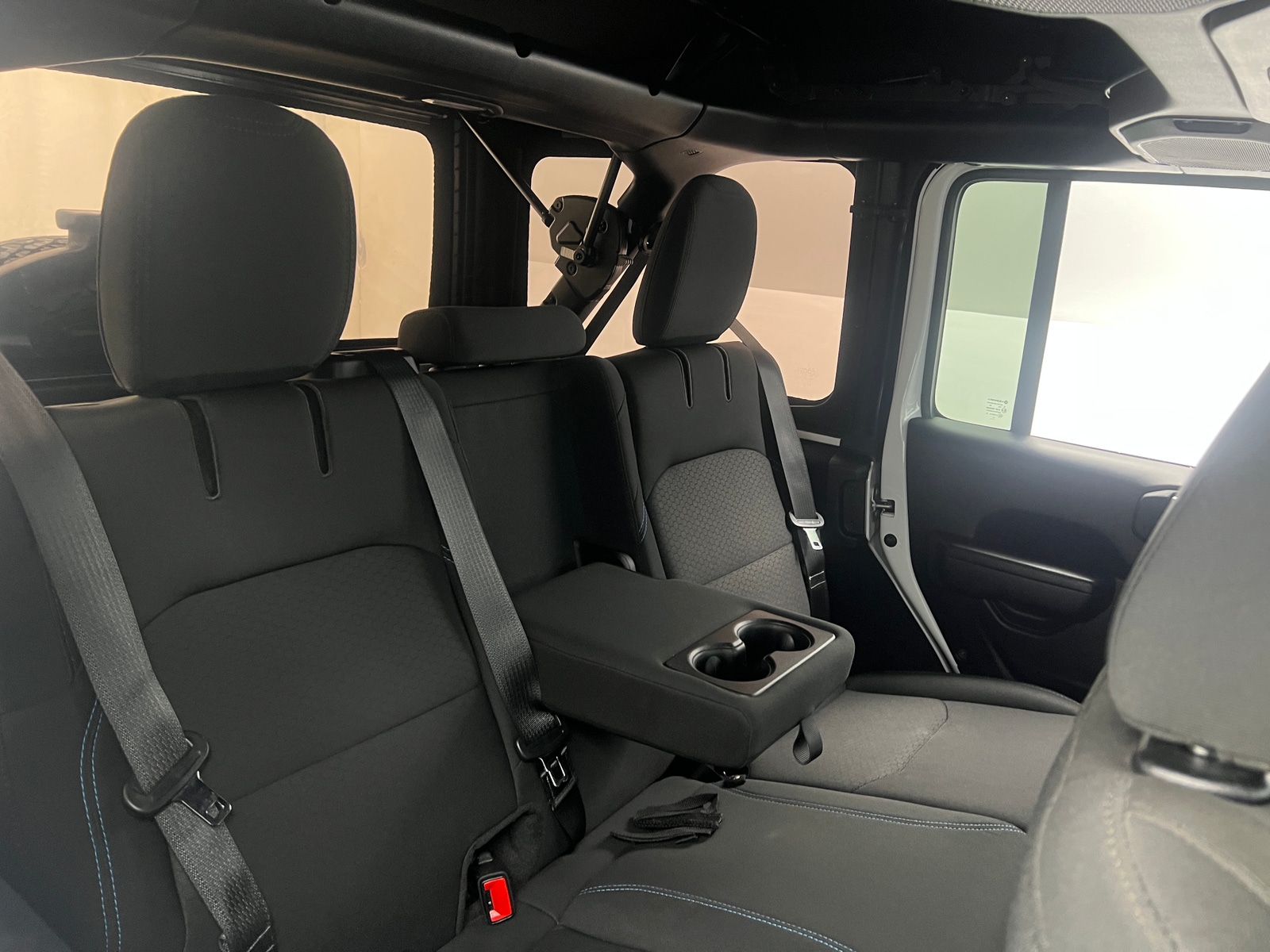 Thumbnail: 2022 Jeep Wrangler - 6