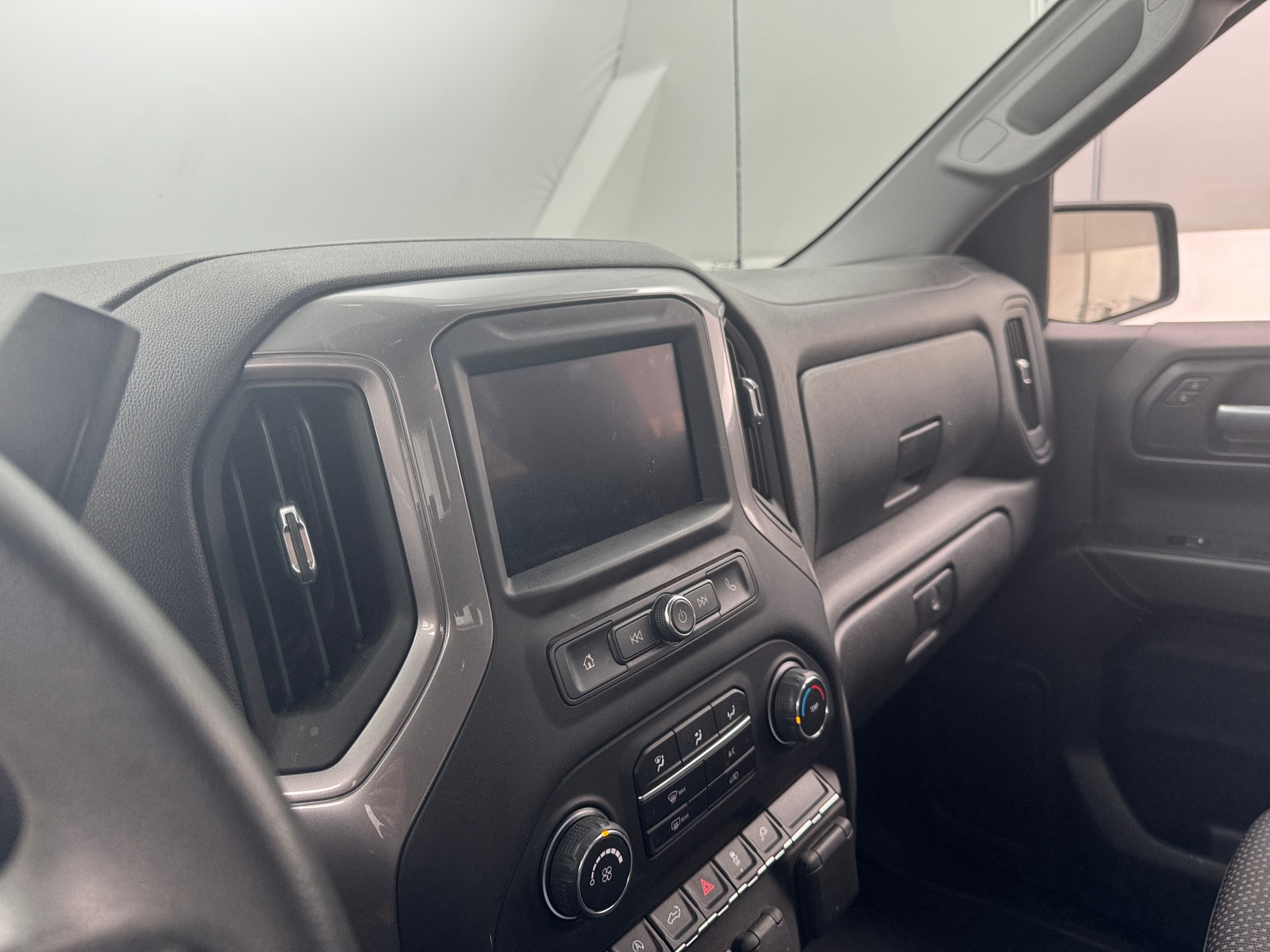 Thumbnail: 2021 Chevrolet Silverado 1500 - 4