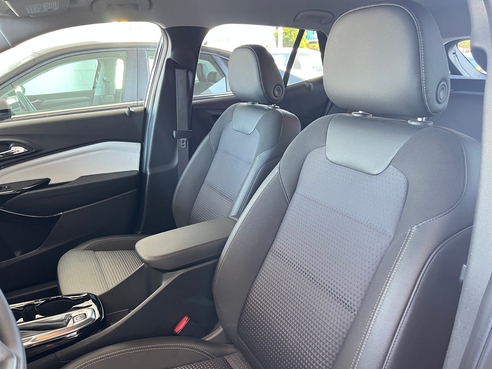 Thumbnail: 2025 Chevrolet Trax - 2