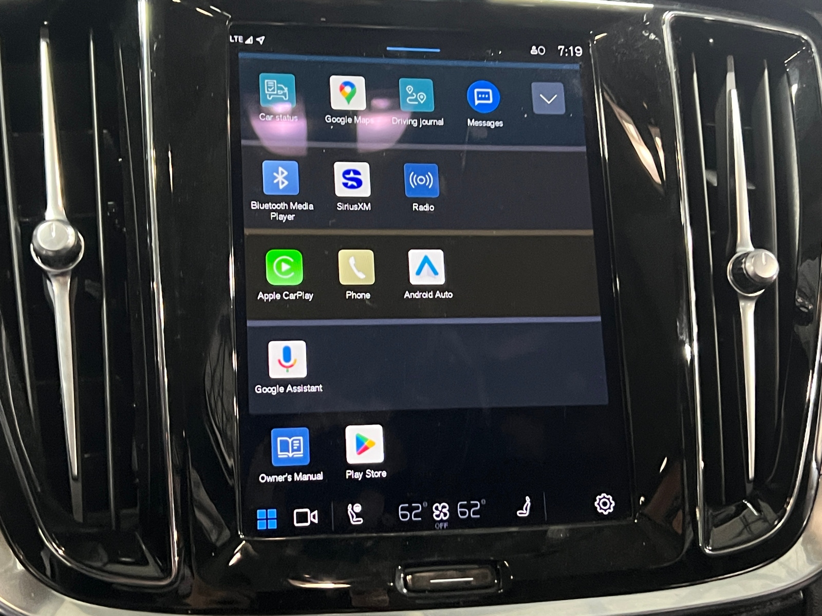 Thumbnail: 2024 Volvo S60 - 3