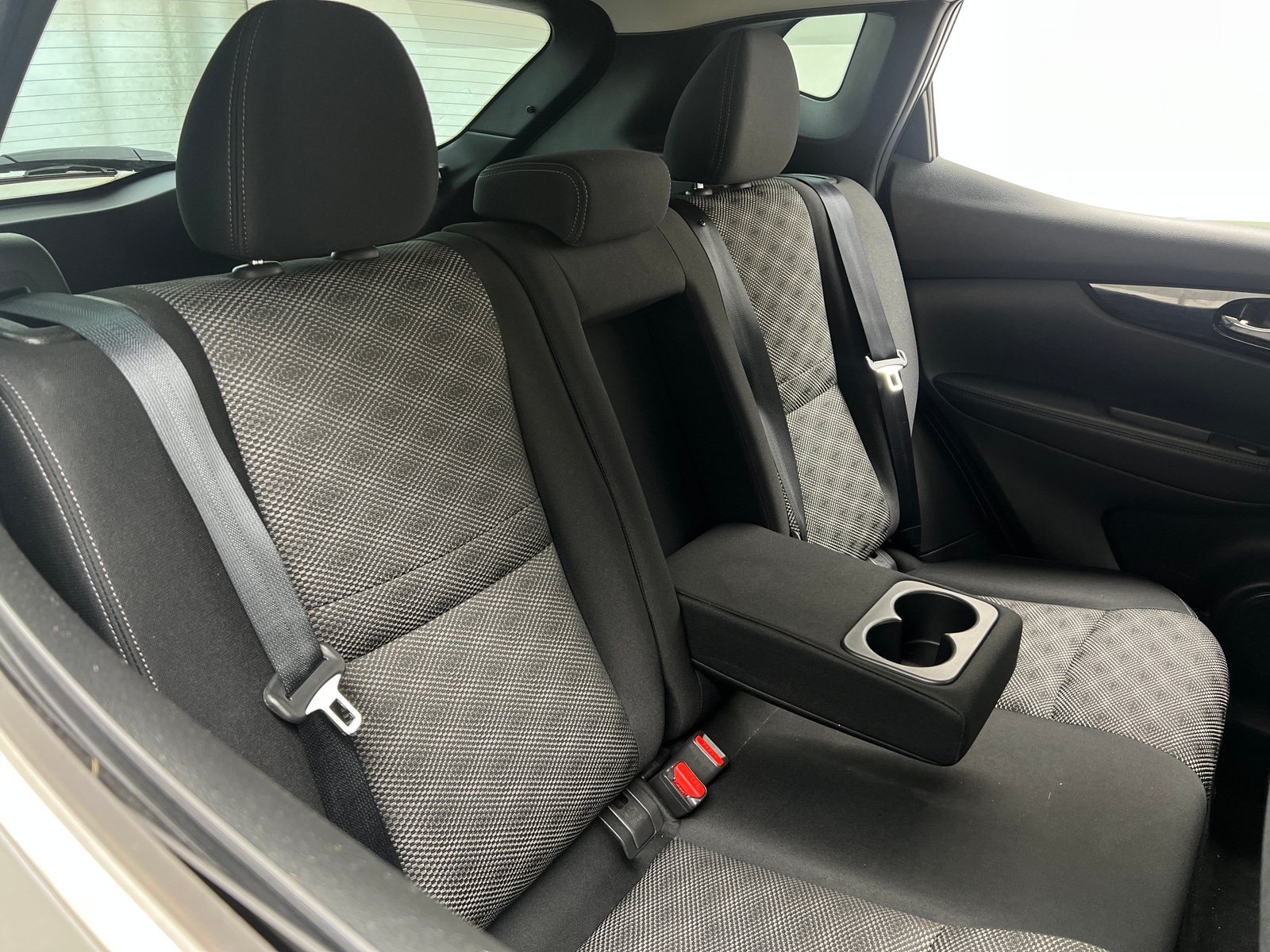 Thumbnail: 2018 Nissan Rogue Sport - 6