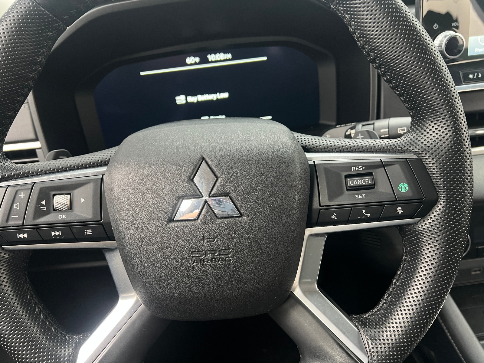 Thumbnail: 2023 Mitsubishi Outlander - 4