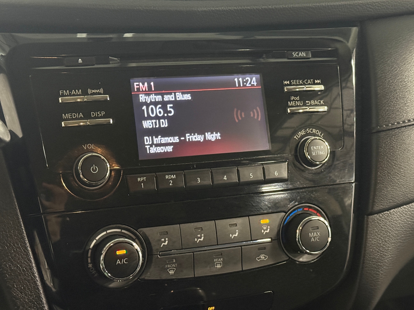 Thumbnail: 2017 Nissan Rogue - 4