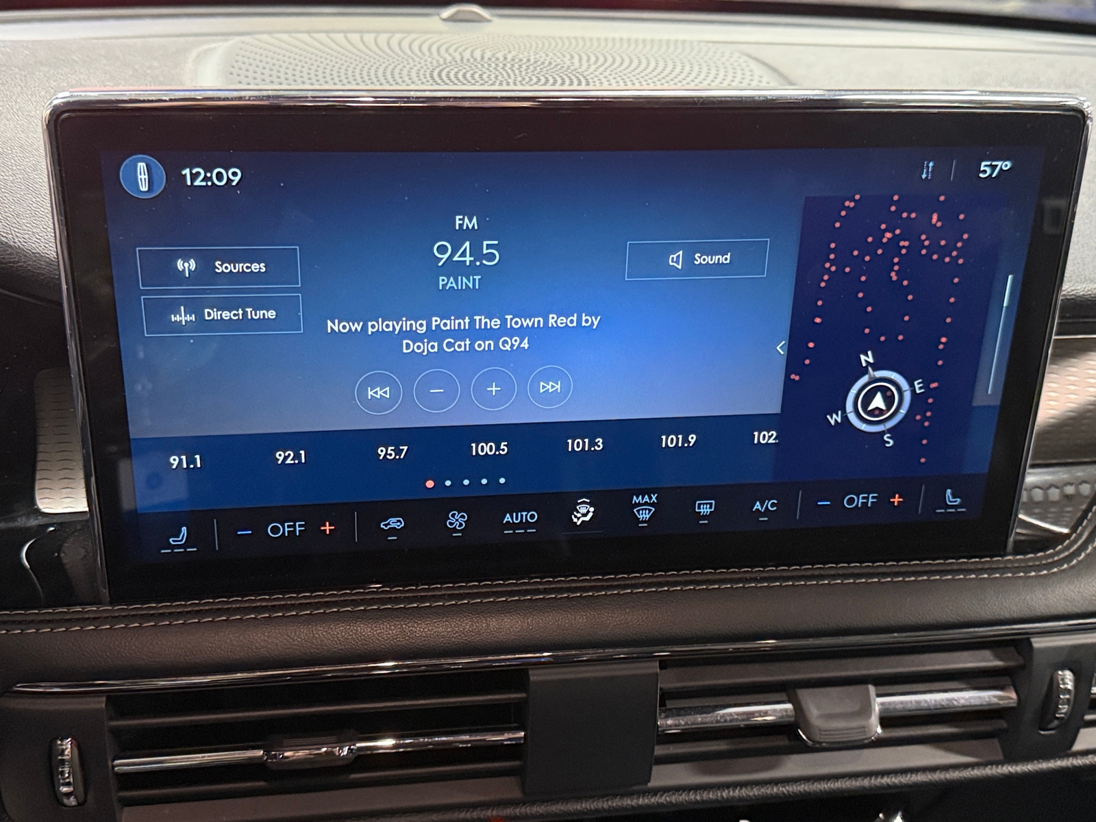 Thumbnail: 2024 Lincoln Corsair - 3