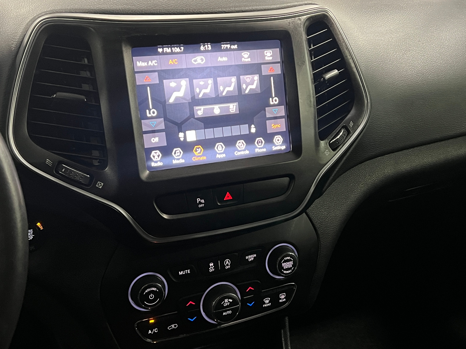 Thumbnail: 2019 Jeep Cherokee - 3