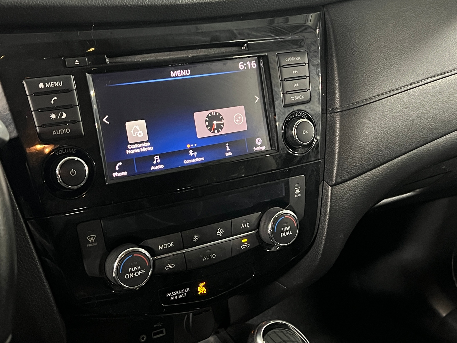 Thumbnail: 2018 Nissan Rogue - 4