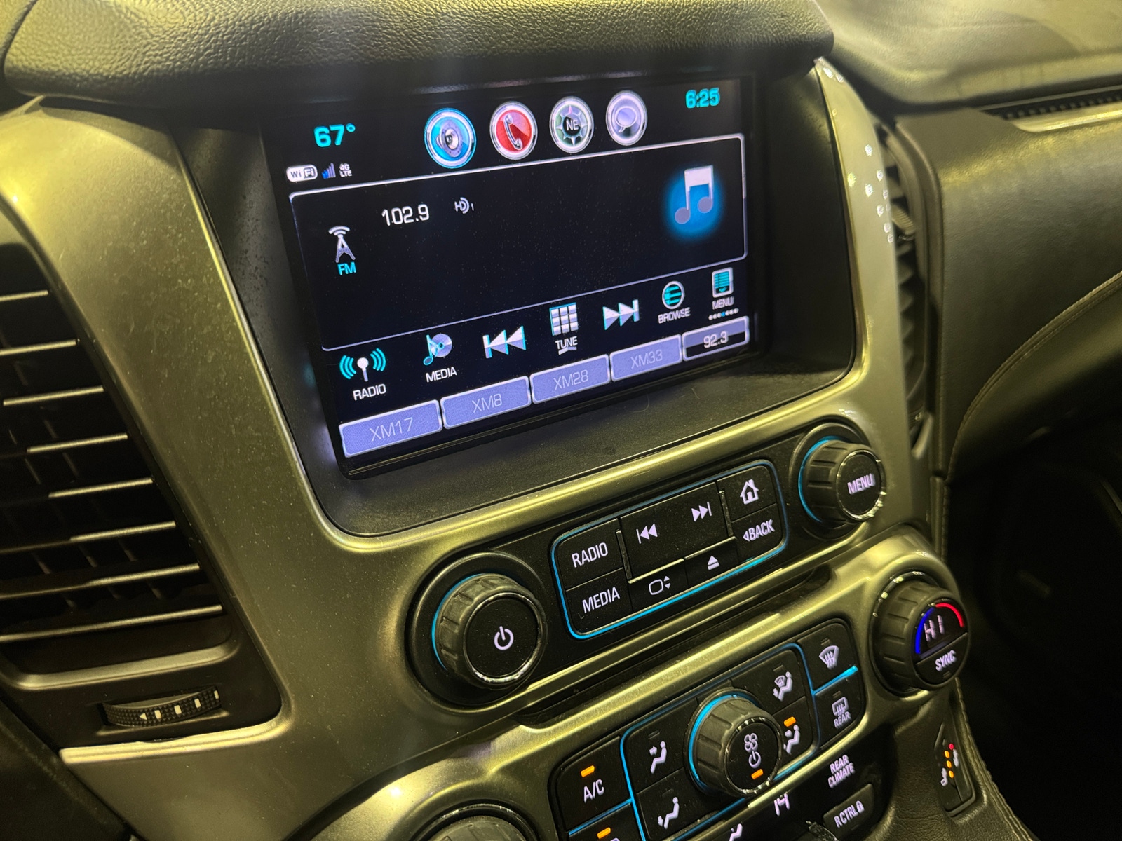 Thumbnail: 2018 Chevrolet Suburban - 3