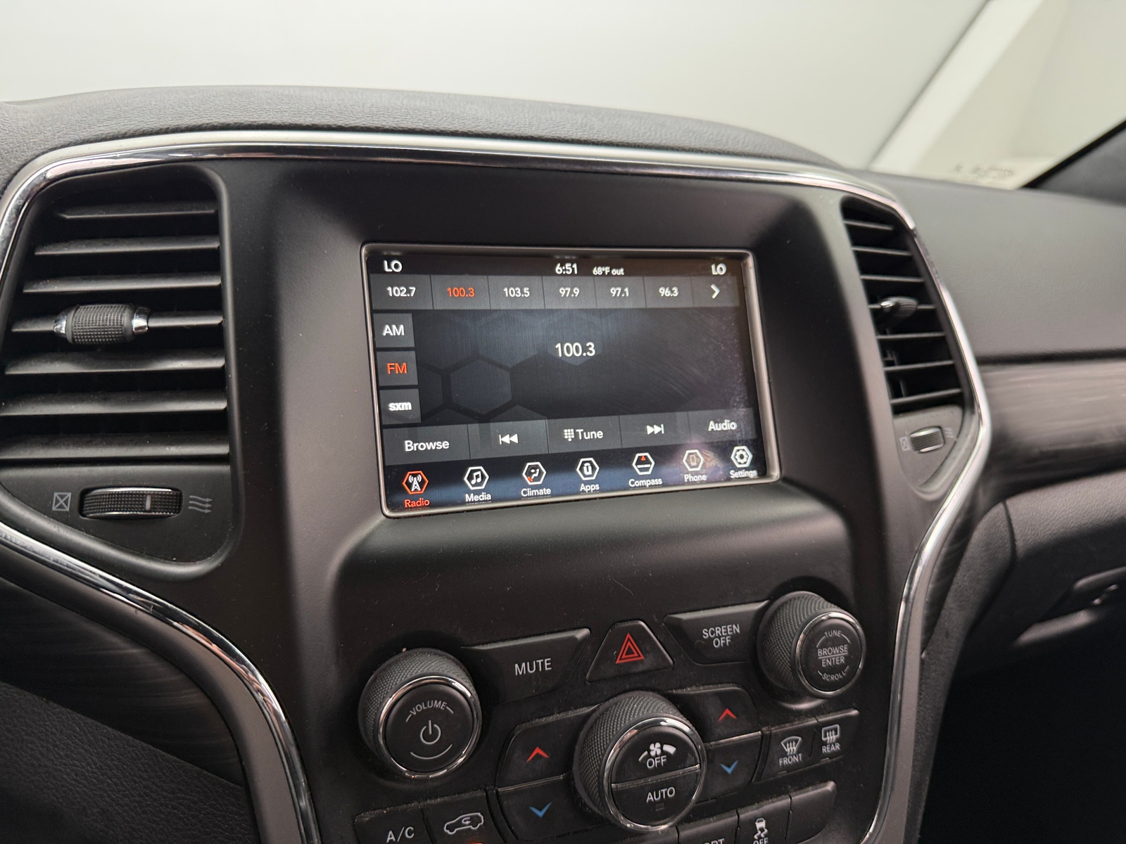 Thumbnail: 2019 Jeep Grand Cherokee - 4