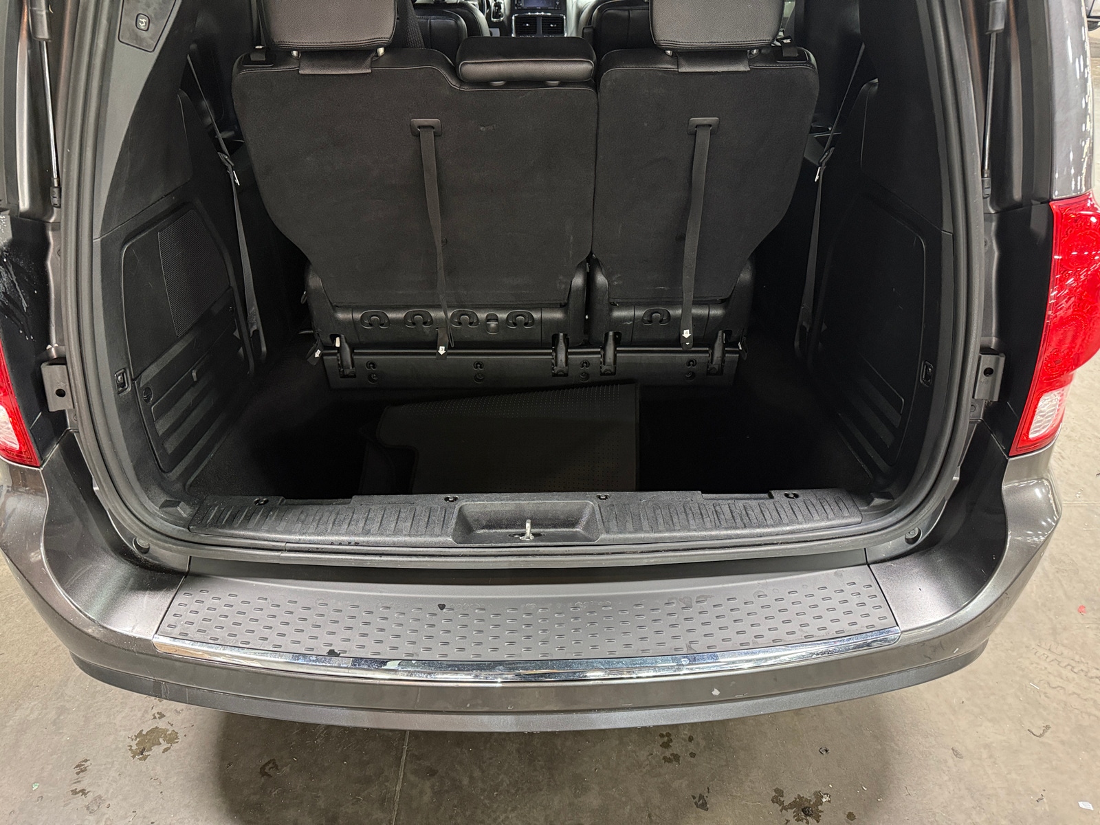 Thumbnail: 2018 Dodge Grand Caravan - 6