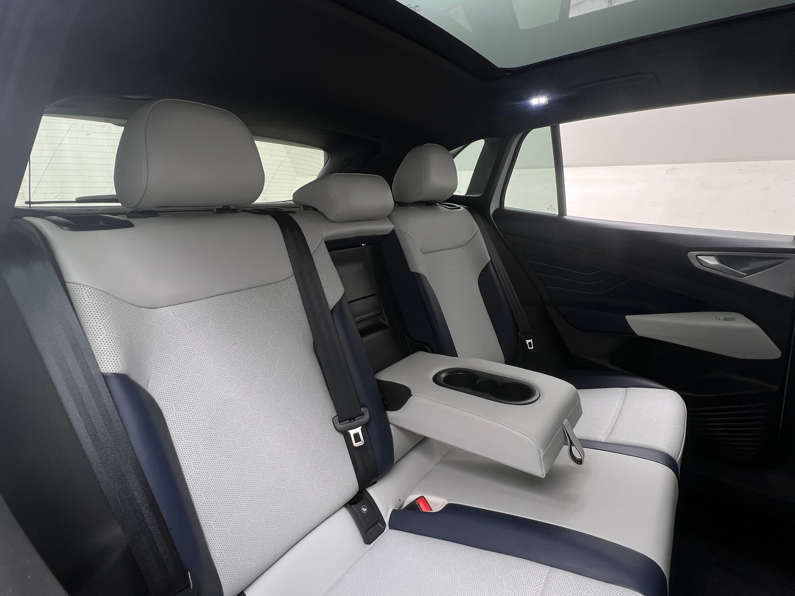 Thumbnail: 2023 Volkswagen ID.4 - 5