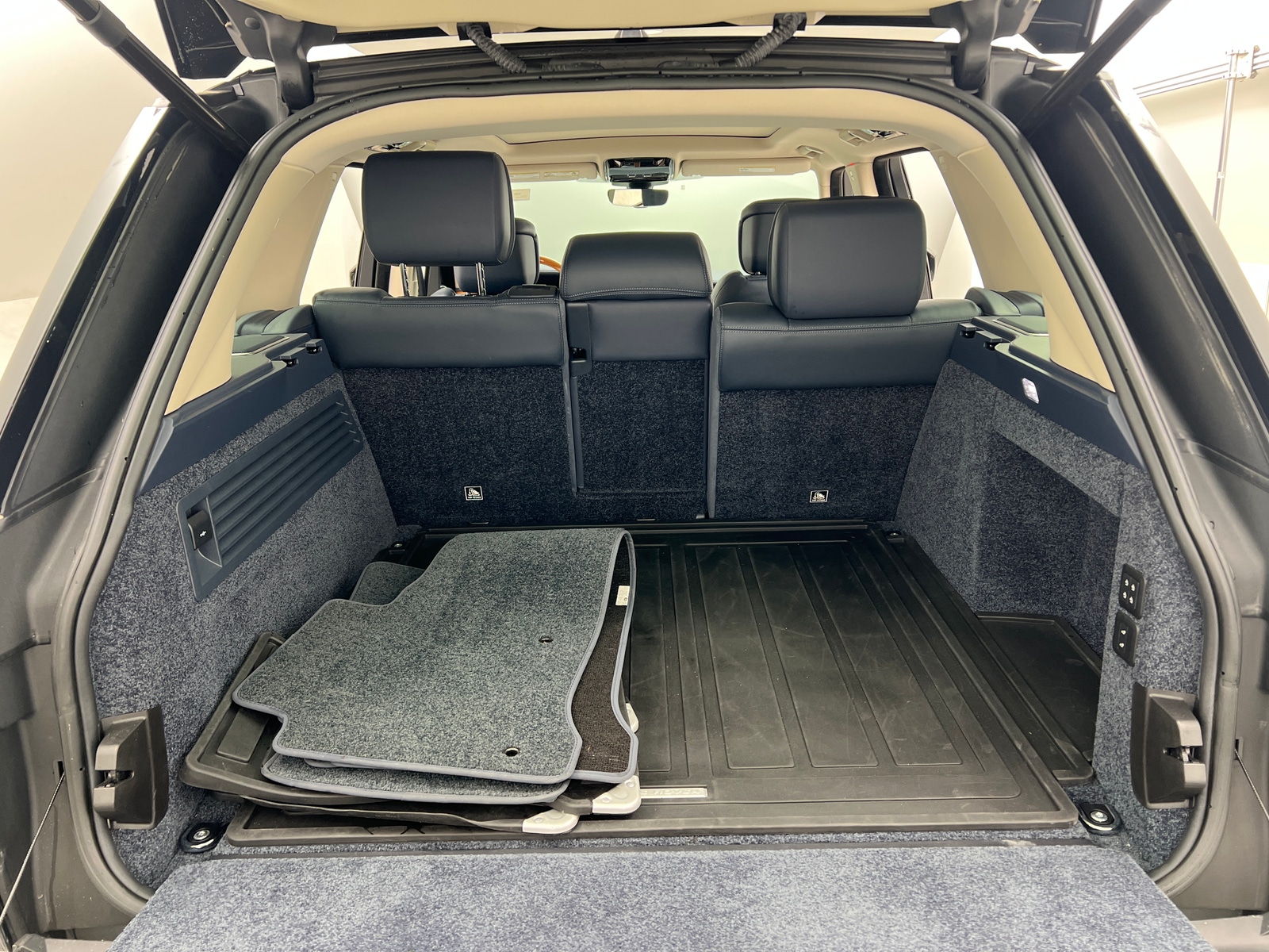 Thumbnail: 2020 Land Rover Range Rover - 6