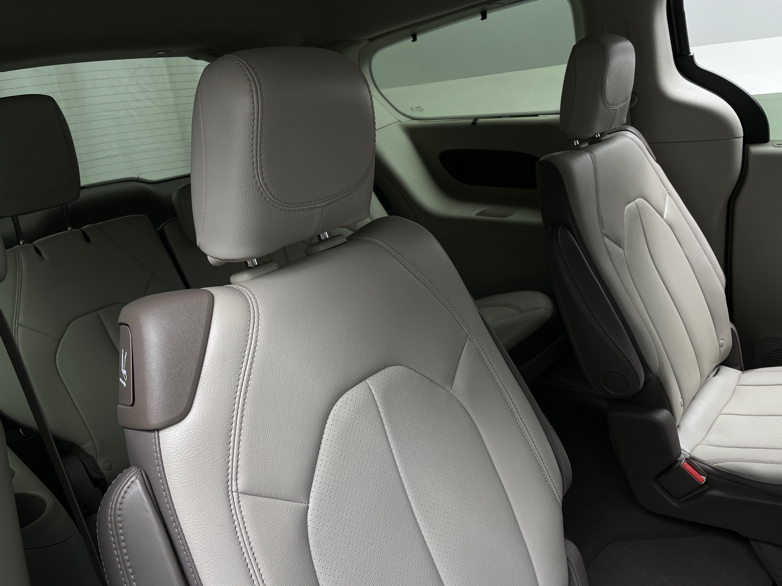 Thumbnail: 2017 Chrysler Pacifica - 5