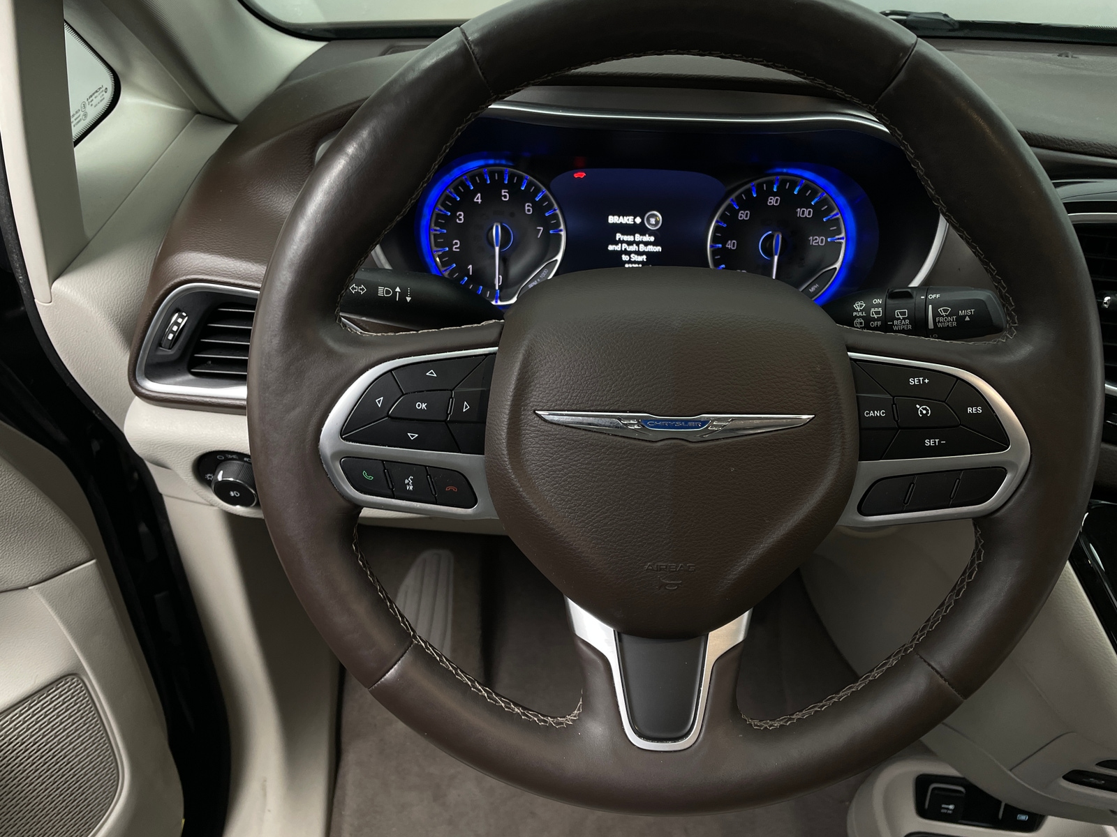 Thumbnail: 2017 Chrysler Pacifica - 4