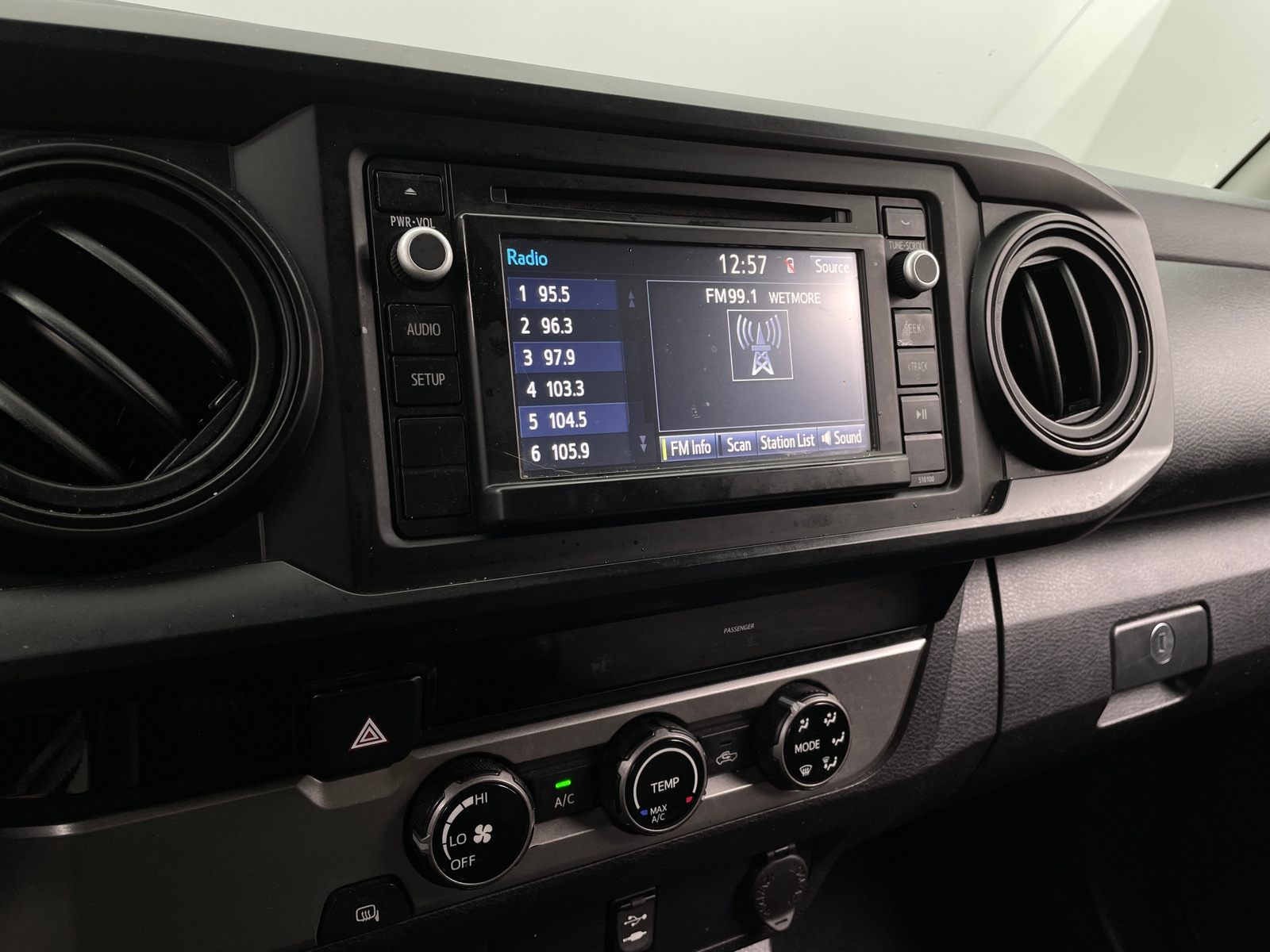 Thumbnail: 2017 Toyota Tacoma - 4