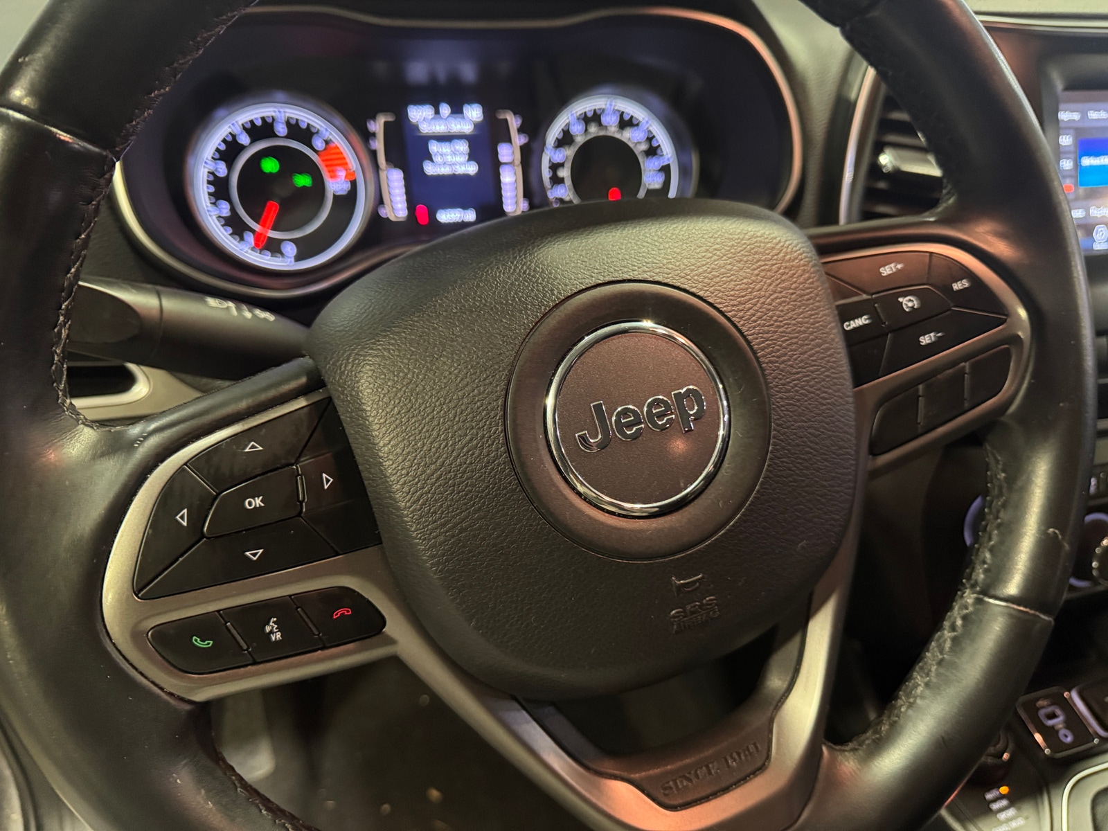 Thumbnail: 2019 Jeep Cherokee - 5