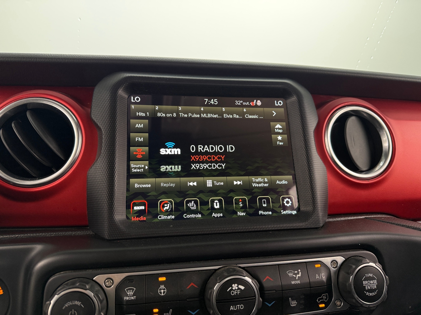 Thumbnail: 2020 Jeep Gladiator - 3