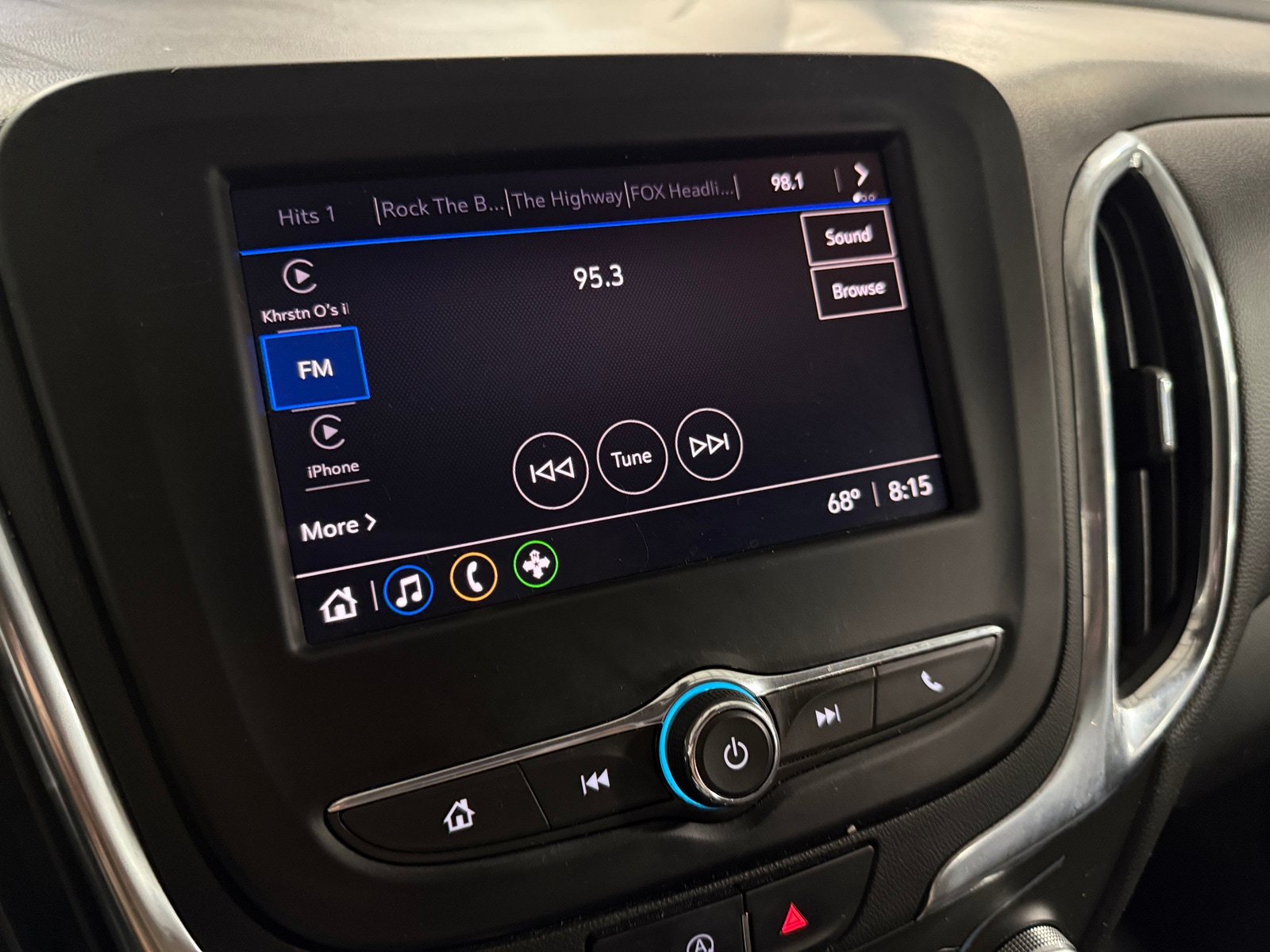 Thumbnail: 2022 Chevrolet Equinox - 4