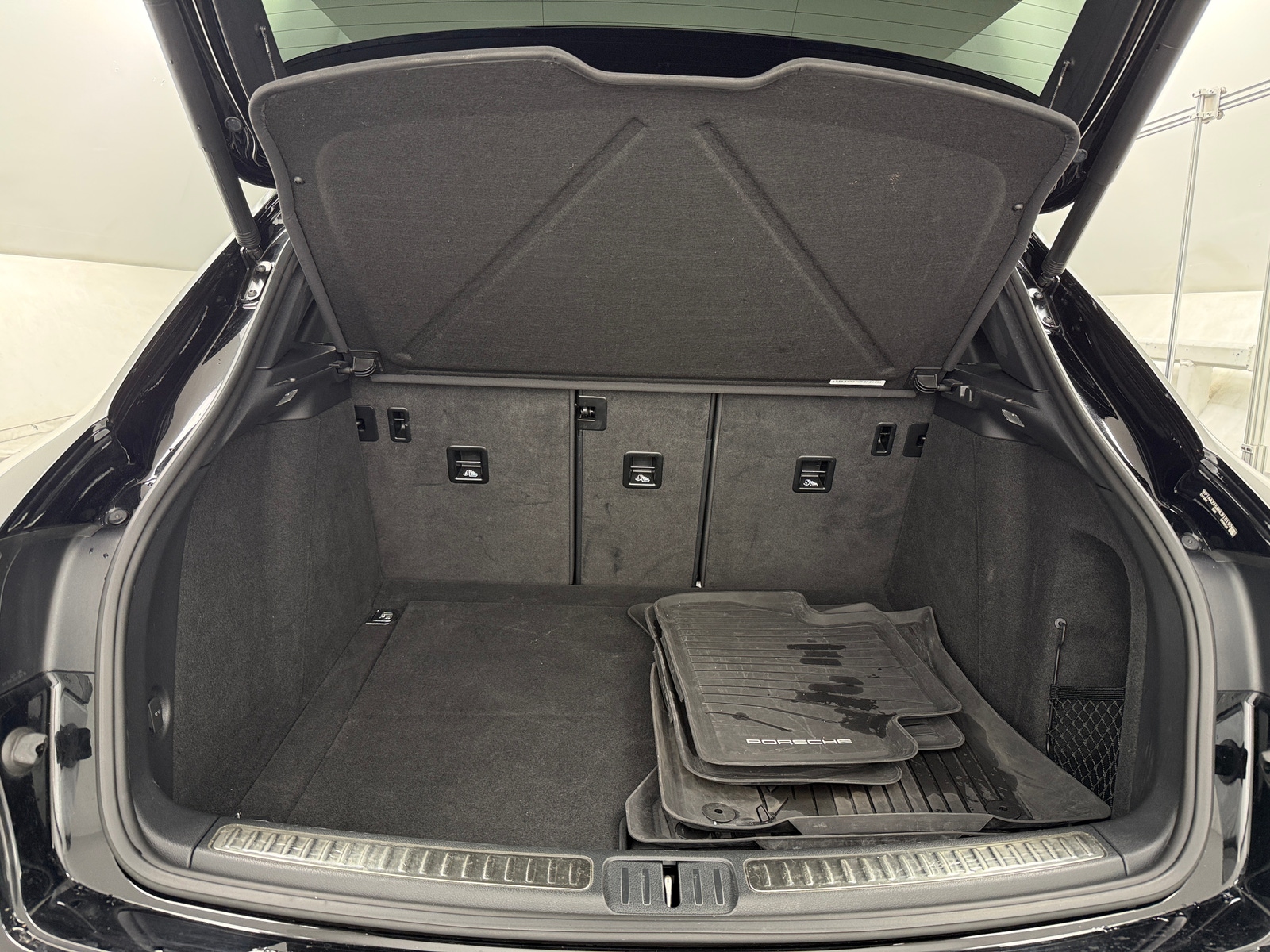 Thumbnail: 2022 Porsche Macan - 6