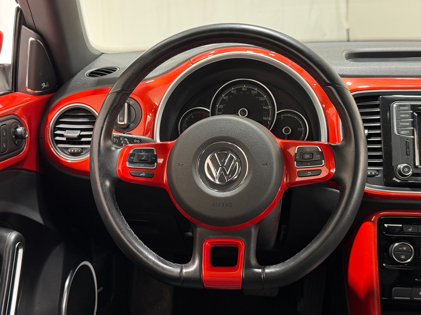 Thumbnail: 2019 Volkswagen Beetle - 4