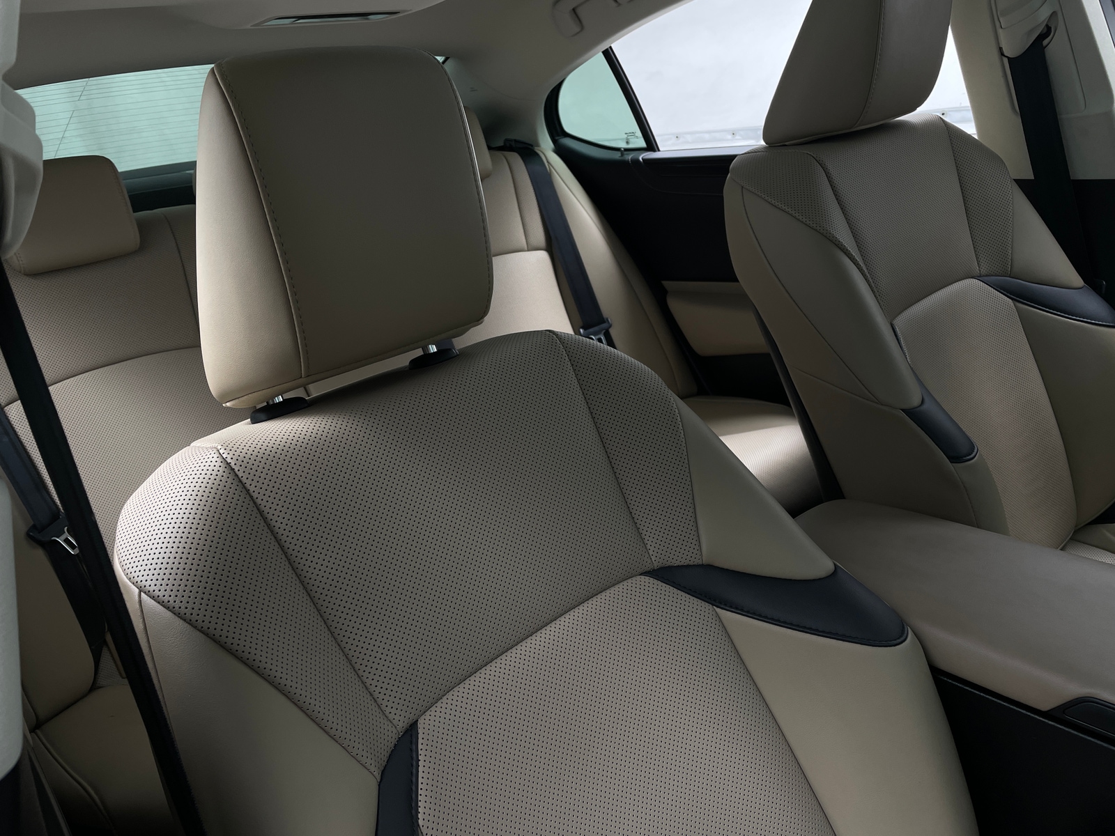 Thumbnail: 2020 Lexus ES - 2