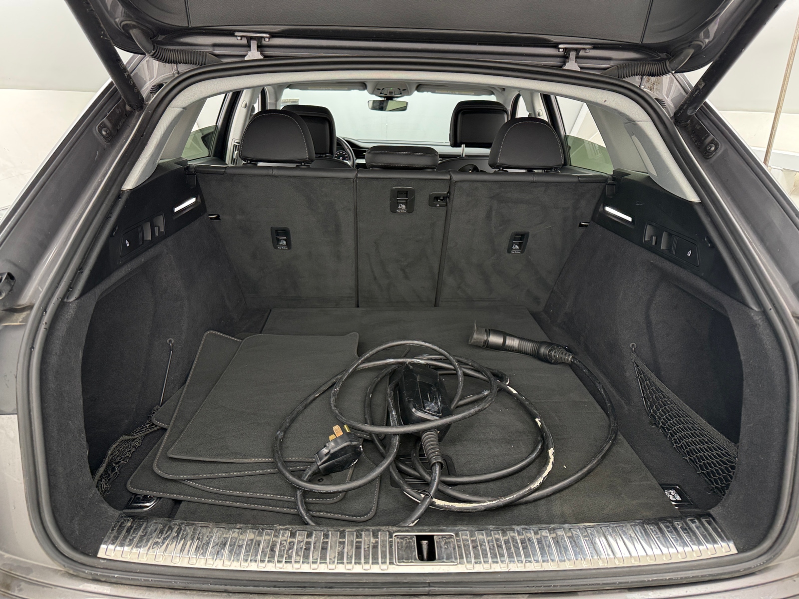 Thumbnail: 2021 Audi e-tron - 6