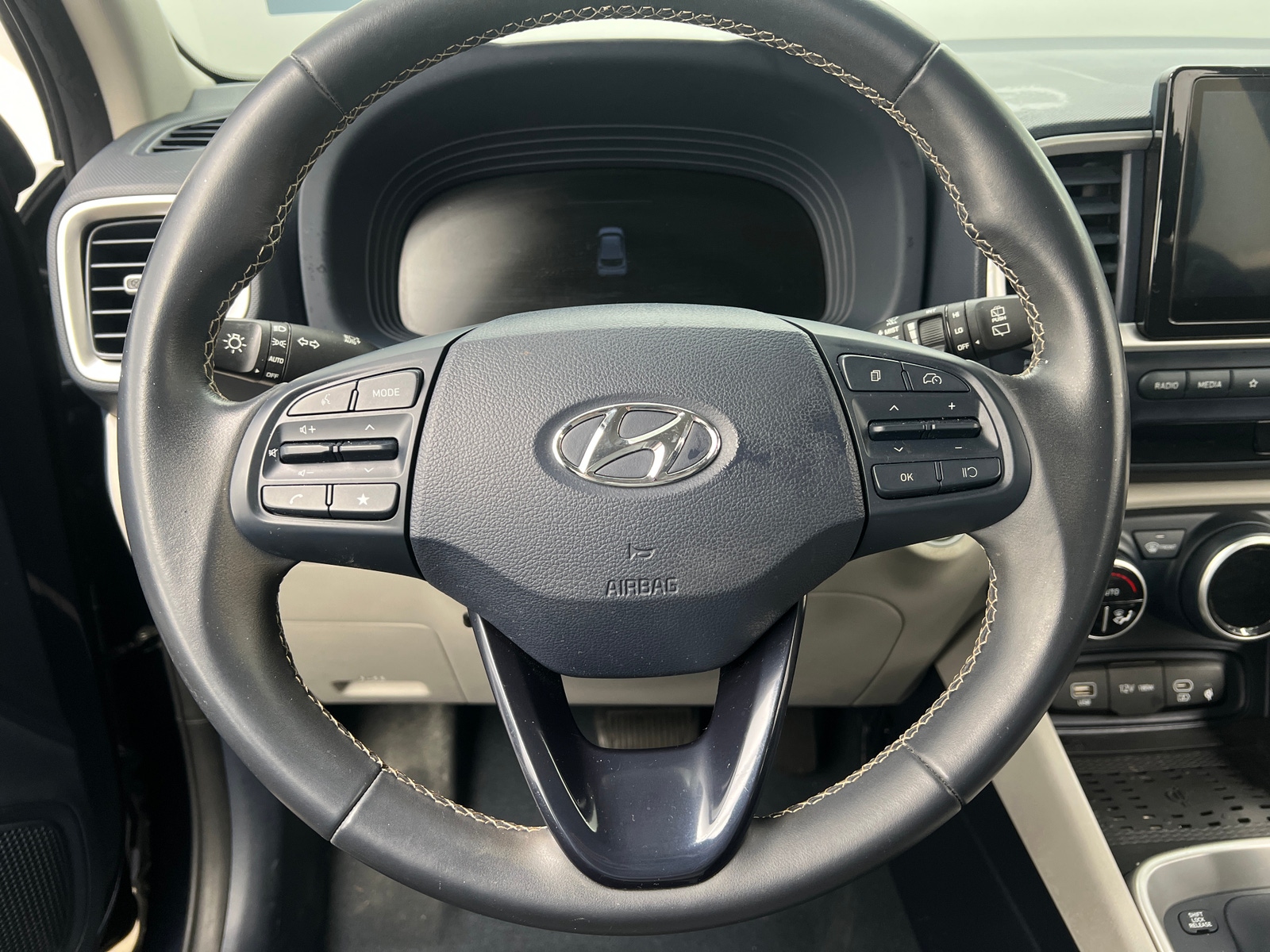 Thumbnail: 2023 Hyundai Venue - 4