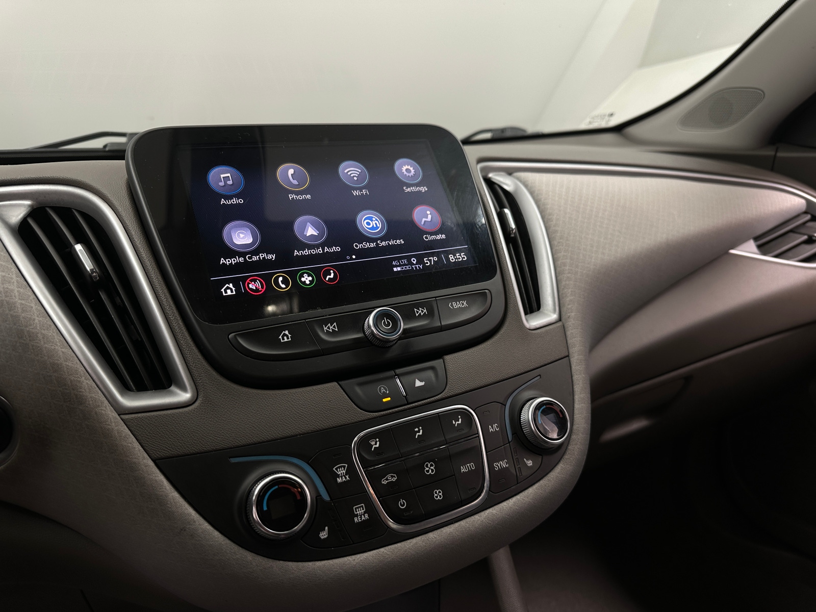 Thumbnail: 2022 Chevrolet Malibu - 4