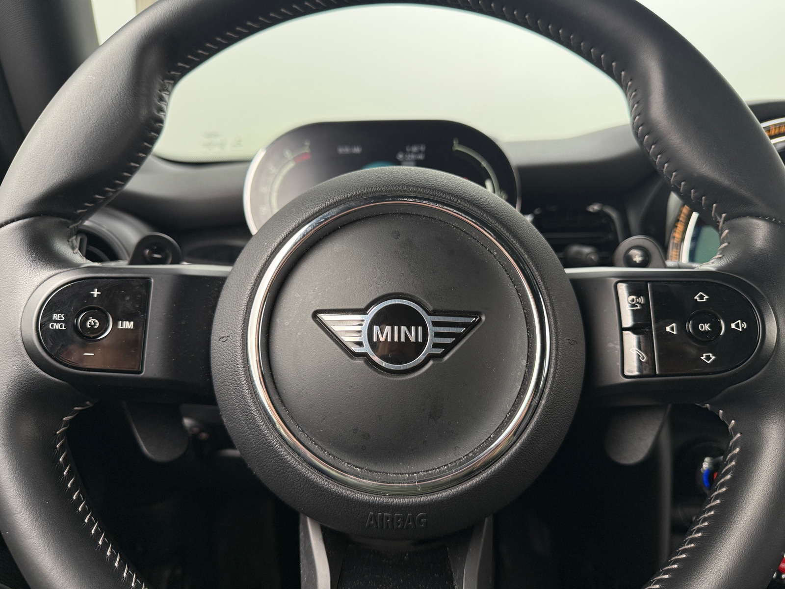 Thumbnail: 2022 MINI Cooper Hardtop - 4